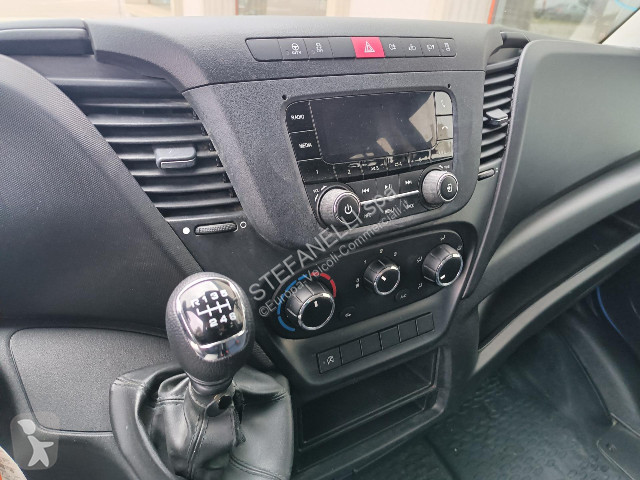 Véhicule utilitaire Iveco DAILY 35C14H D...