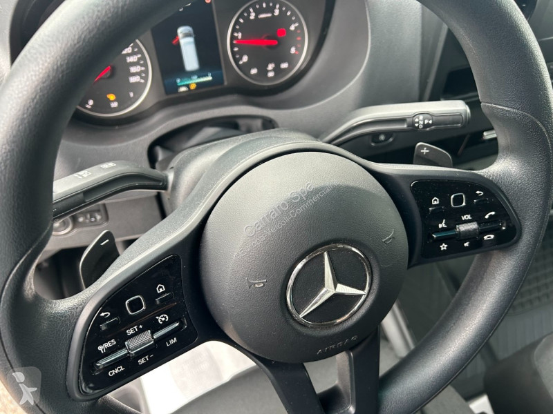 Autoutilitară Mercedes III
