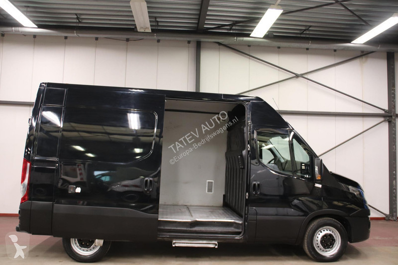 Autoutilitară Iveco 35S16V 2.3 L2H2 FINANCIAL...