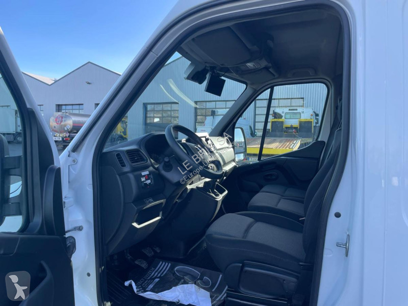 Véhicule utilitaire Renault 2.3DCI 145