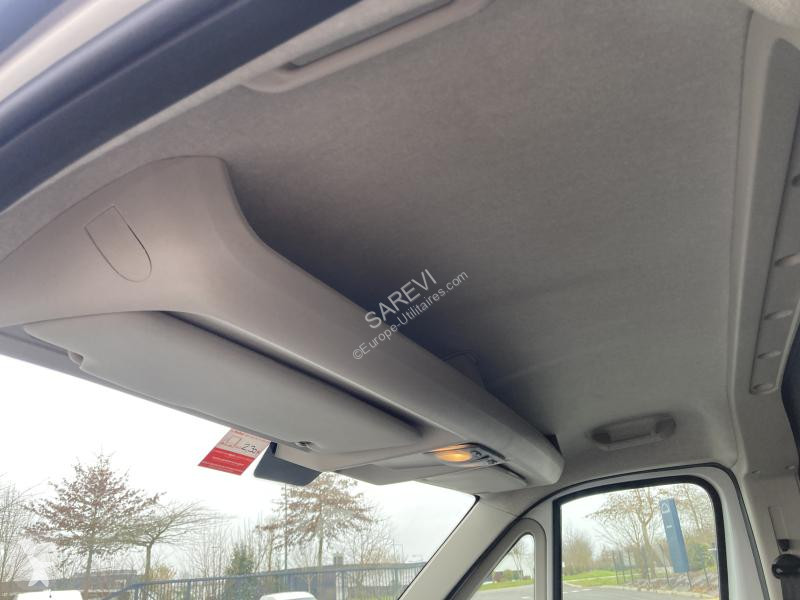 Véhicule utilitaire Peugeot 2.0 L L1H1 110 CV