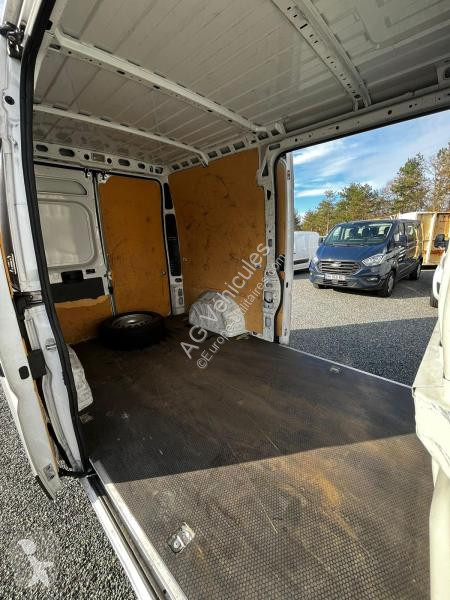 Véhicule utilitaire Peugeot L2H2 2,2L HDI