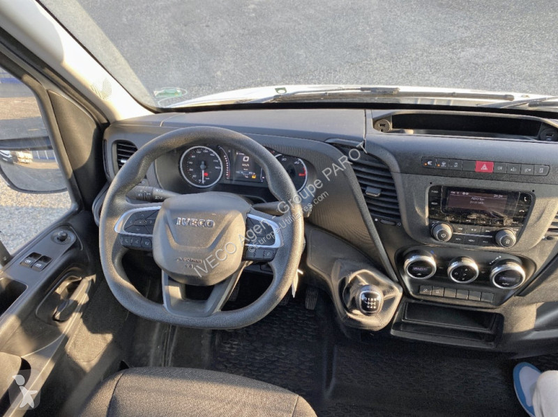 Véhicule utilitaire Iveco 35S14 V12