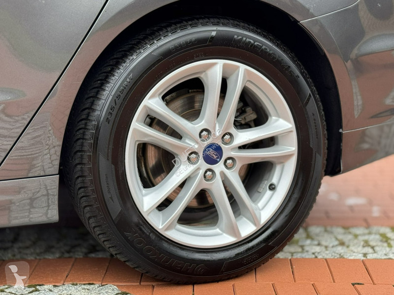 Véhicule utilitaire Ford