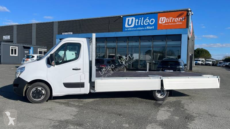 Véhicule utilitaire Nissan