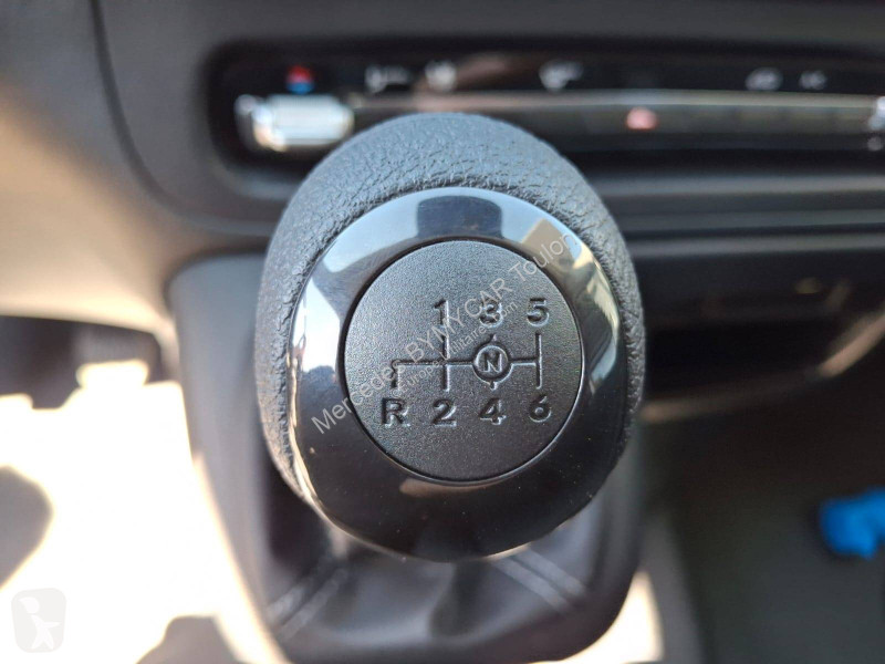 Véhicule utilitaire Mercedes VITO FOURGON 114...