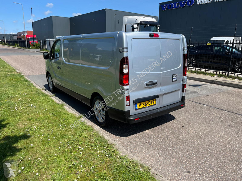 Furgoneta Renault E-Tech Red L2 H1, Airco, Nav,...