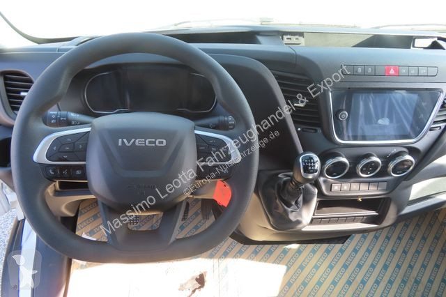 Véhicule utilitaire Iveco 35C14 Doka Neu 28x...