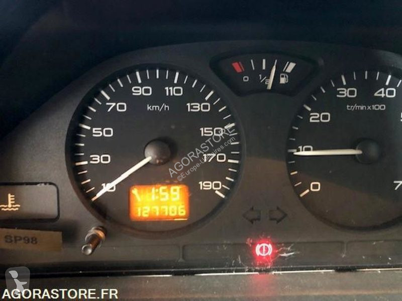 Véhicule utilitaire Peugeot 106