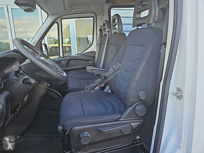 Véhicule utilitaire Iveco 35S14 V13 7 places