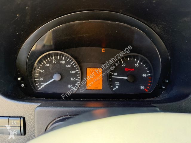 Véhicule utilitaire Mercedes...