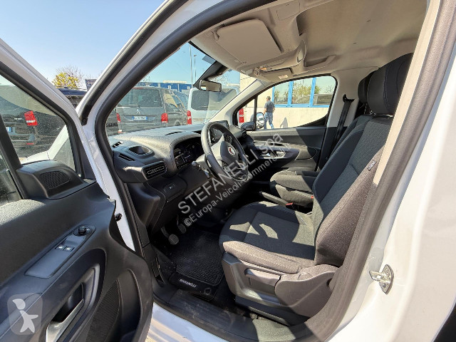Autoutilitară Fiat Doblo Combi N1 1.5 bluehdi...
