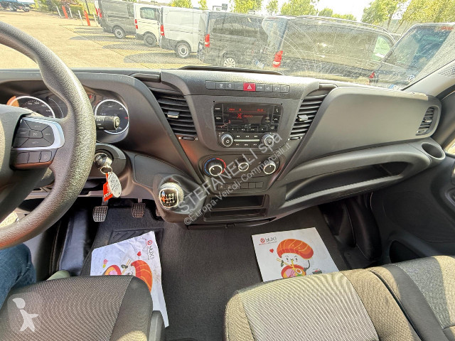 Furgoneta Iveco DAILY 35C14H BOX + SPONDA