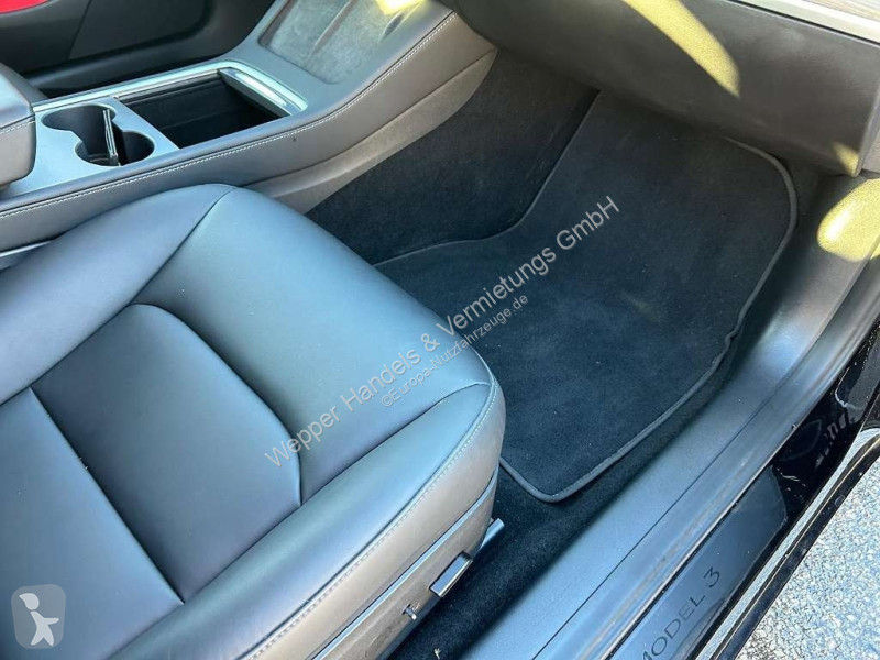 Autoutilitară Tesla