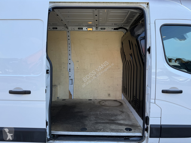 Véhicule utilitaire Renault T33 2.3 DCI 135PK...