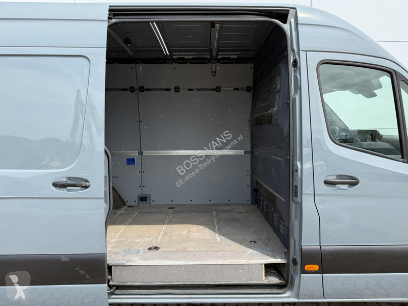 Autoutilitară Mercedes 315 1.9 CDI L2H2 Climate...