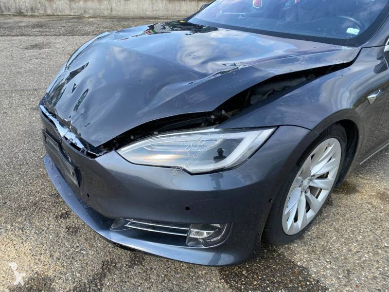 Véhicule utilitaire Tesla