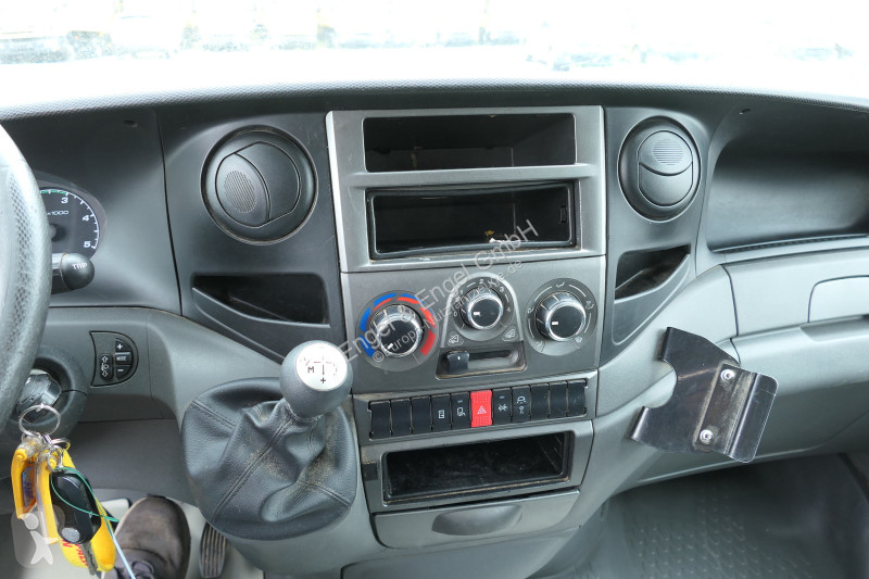 Véhicule utilitaire Iveco Daily 35 S11 C30C...