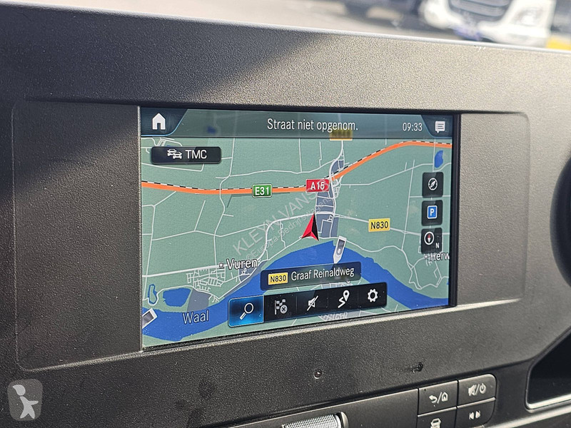 Véhicule utilitaire Mercedes 317 L2H2 LED Navi !