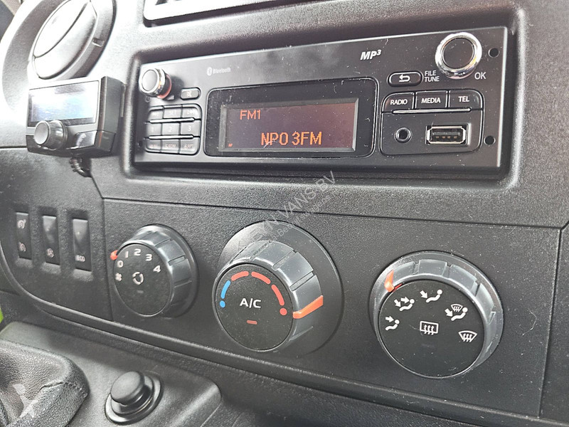 Véhicule utilitaire Renault 2.3 L1H1...