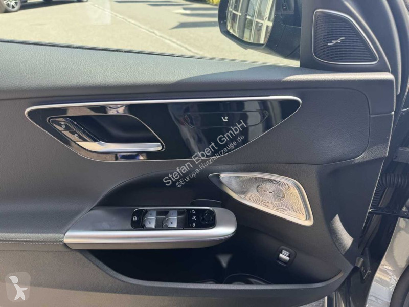 Véhicule utilitaire Mercedes C 300 4M...