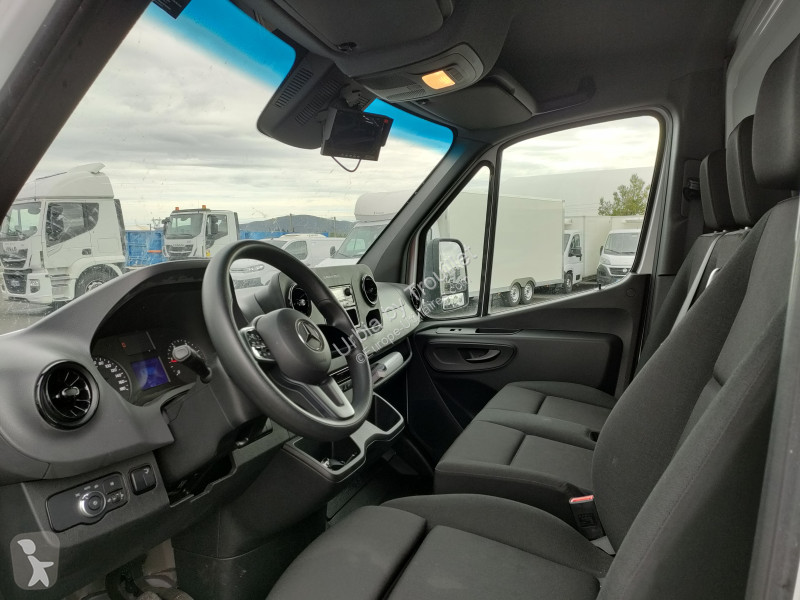 Autoutilitară Mercedes 20M3 HAYON RJ