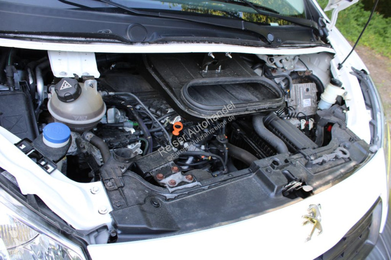 Nyttofordon Peugeot L2H1 Twin Cab 6 Sitzplätze...