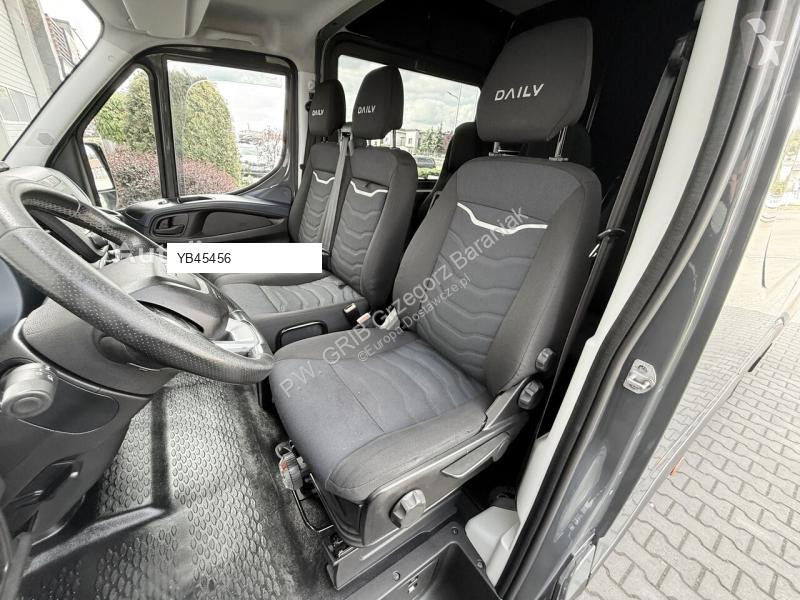 Furgoneta Iveco 35S18 Hi-Matic L4H2 Brygadówka