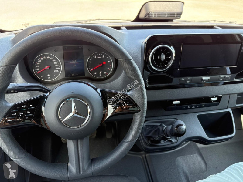 Autoutilitară Mercedes Furgone Traz. Post