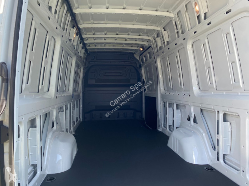 Autoutilitară Mercedes Furgone Traz. Post