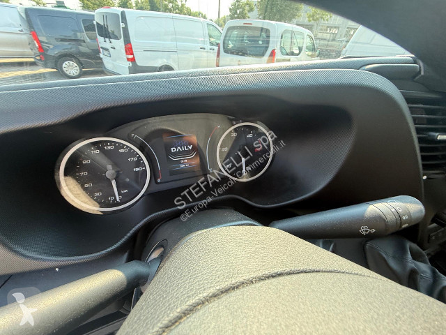 Veicolo commerciale Iveco DAILY 35C14H BOX +...