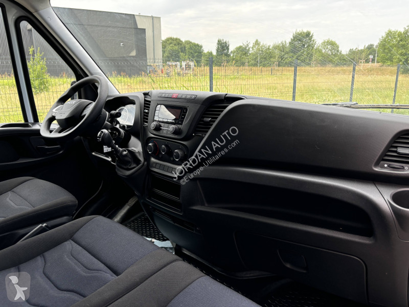 Autoutilitară Iveco 2.3d 160ch L4H2