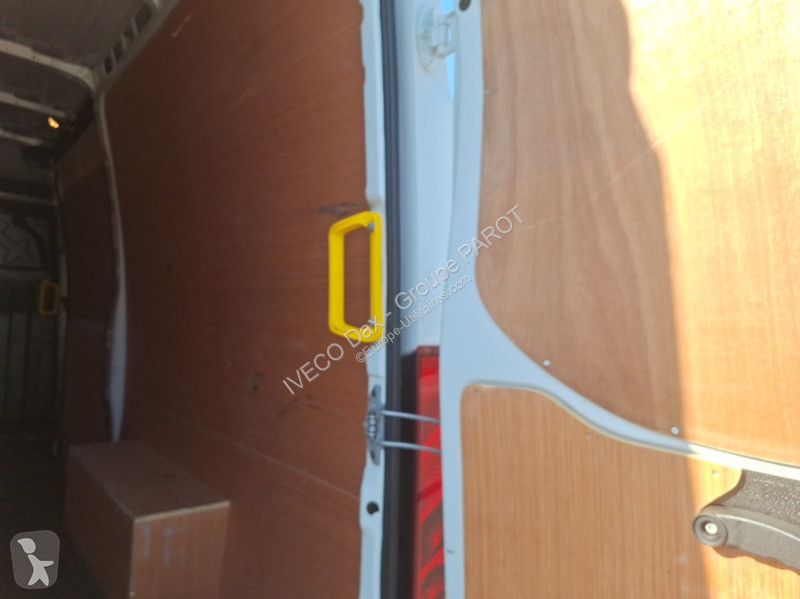 Veicolo commerciale Iveco 35S14 V12