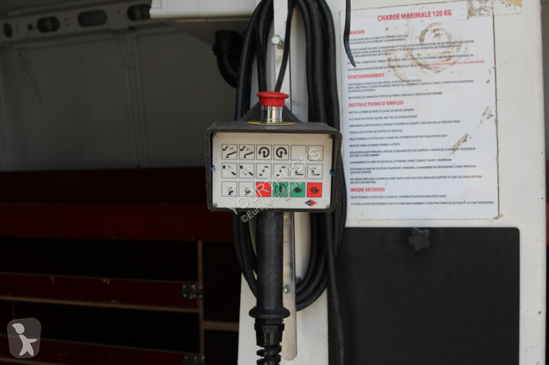 Véhicule utilitaire Renault Versalift ET26L 10m...