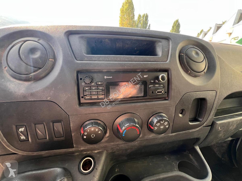 Véhicule utilitaire Renault TRIBENNE 2,3L DCI...