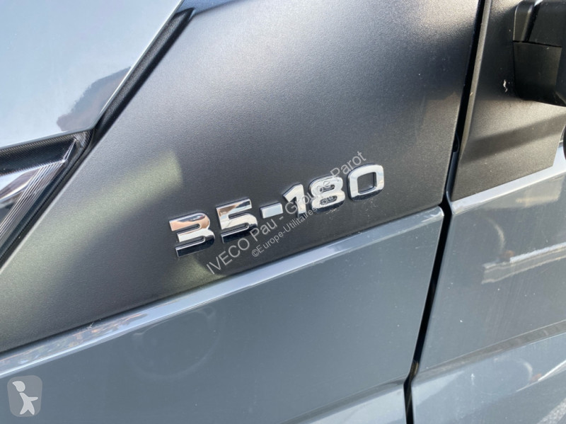 Véhicule utilitaire Iveco 35S18H V18
