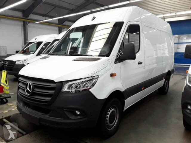 Autoutilitară Mercedes 317...