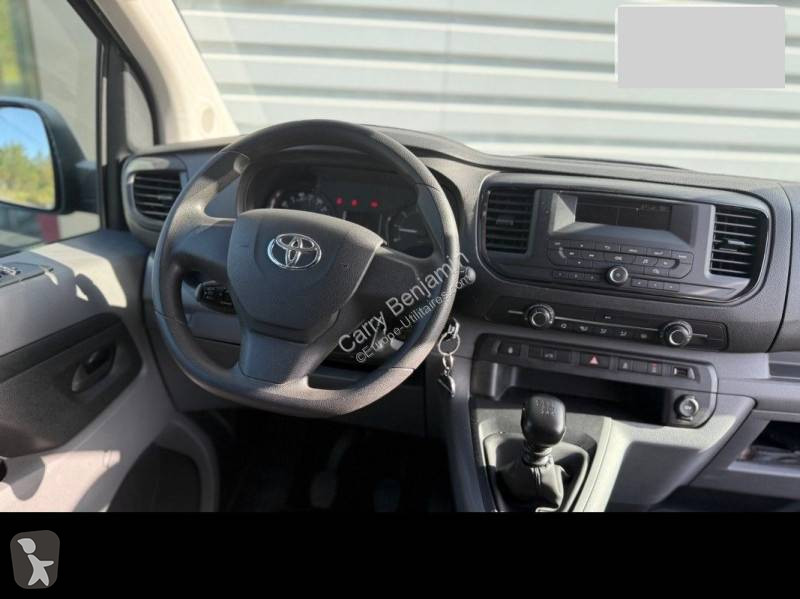 Véhicule utilitaire Toyota