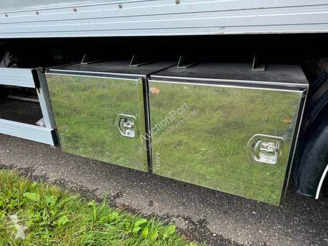 Véhicule utilitaire Volvo 280