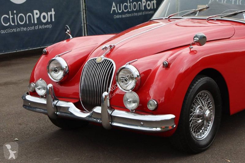 Véhicule utilitaire Jaguar 150 DHC