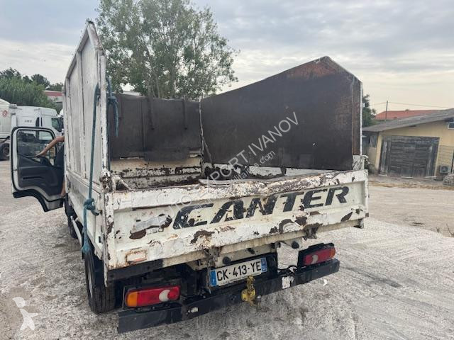 Véhicule utilitaire Mitsubishi Fuso  FUSO...