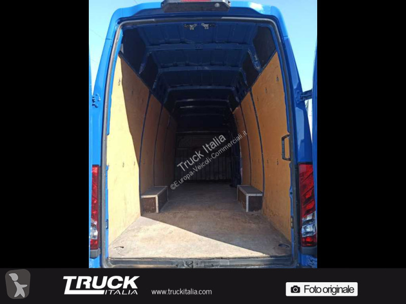 Autoutilitară Iveco V