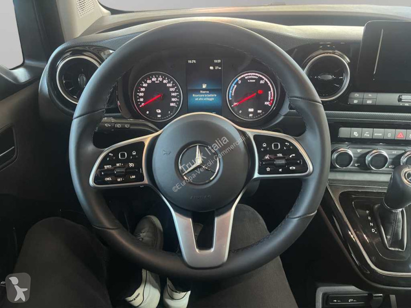 عربة نفعية Mercedes EQT - EQT 200