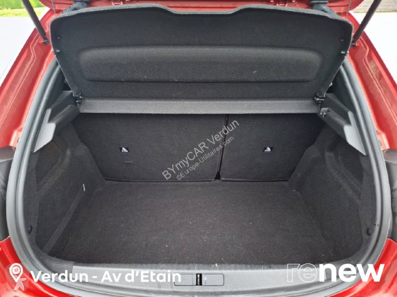 Véhicule utilitaire Peugeot 208 PureTech 100...