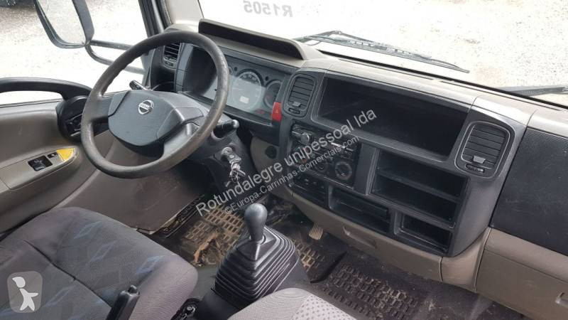 Véhicule utilitaire Nissan