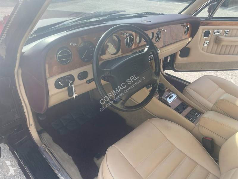 Samochód dostawczy Bentley