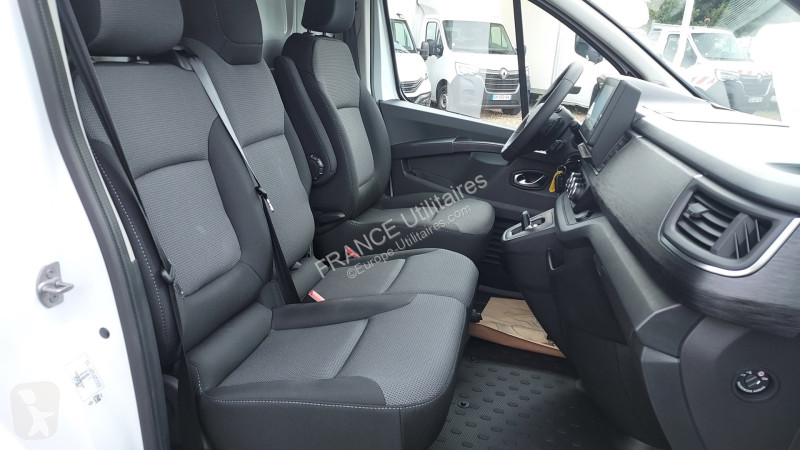 Véhicule utilitaire Renault TRAFIC III FG BVA...