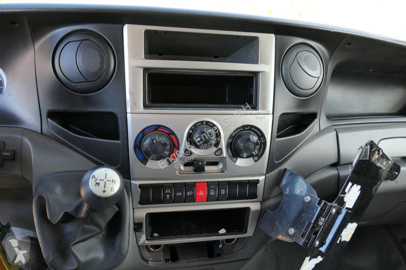 Véhicule utilitaire Iveco Daily 35 S11 C30C...