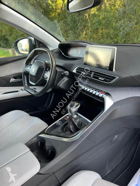 عربة نفعية Peugeot HDI 130CH BVM6 ALLURE