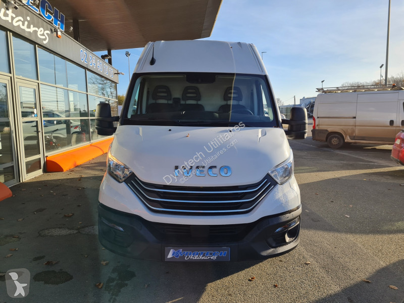 Véhicule utilitaire Iveco DAILY 35S FG 35S14 V12